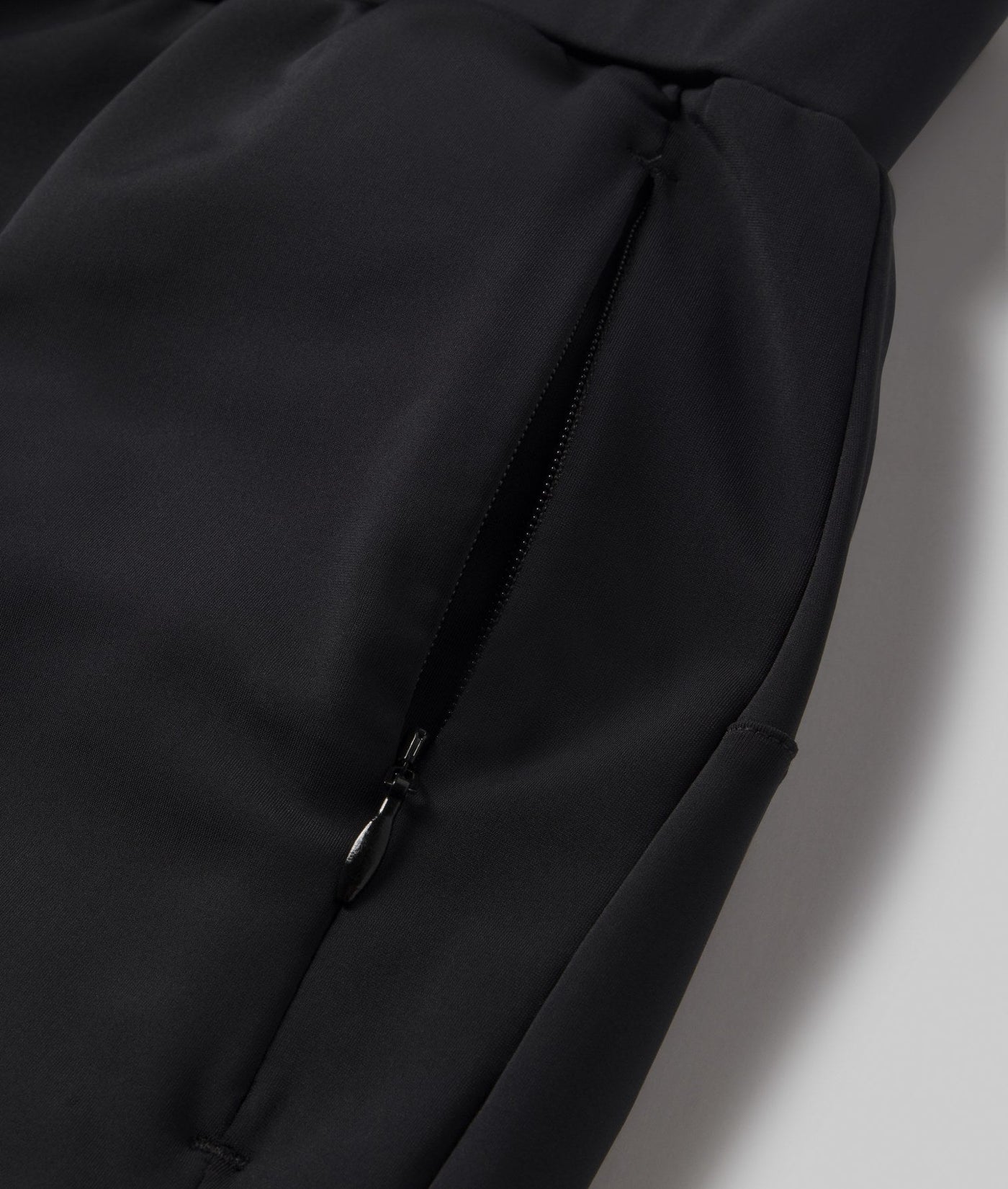 Tokyo Jogger Black Out zipper and fabric detail