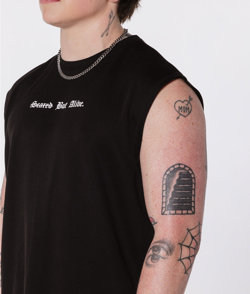 [Color: Black Out] A zoomed in image of the model wearing the London Tank in an angled position