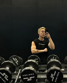 gym mirror selfie
