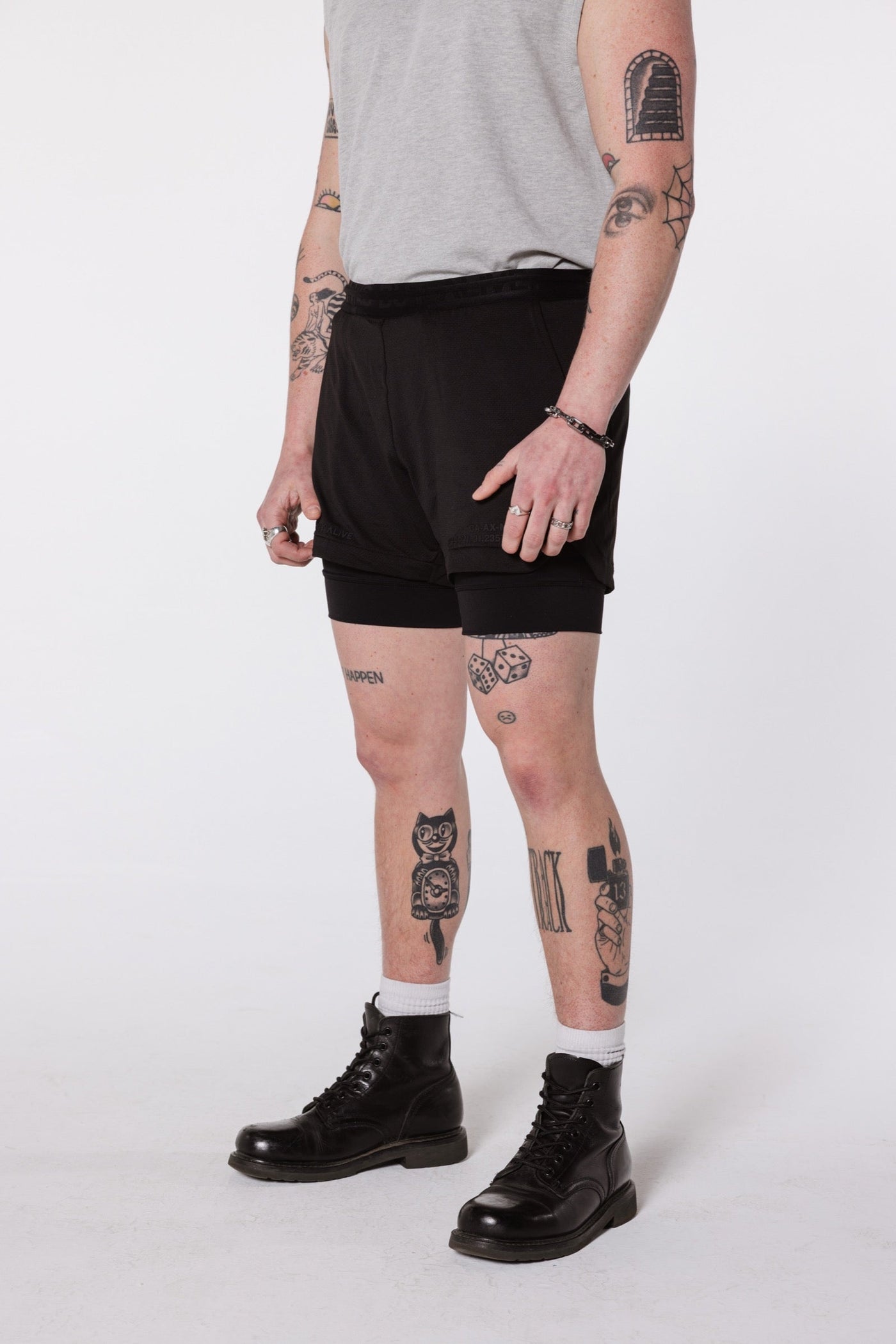 Hawaii 5 inch Short Black Out waistband, liner, and logo detail