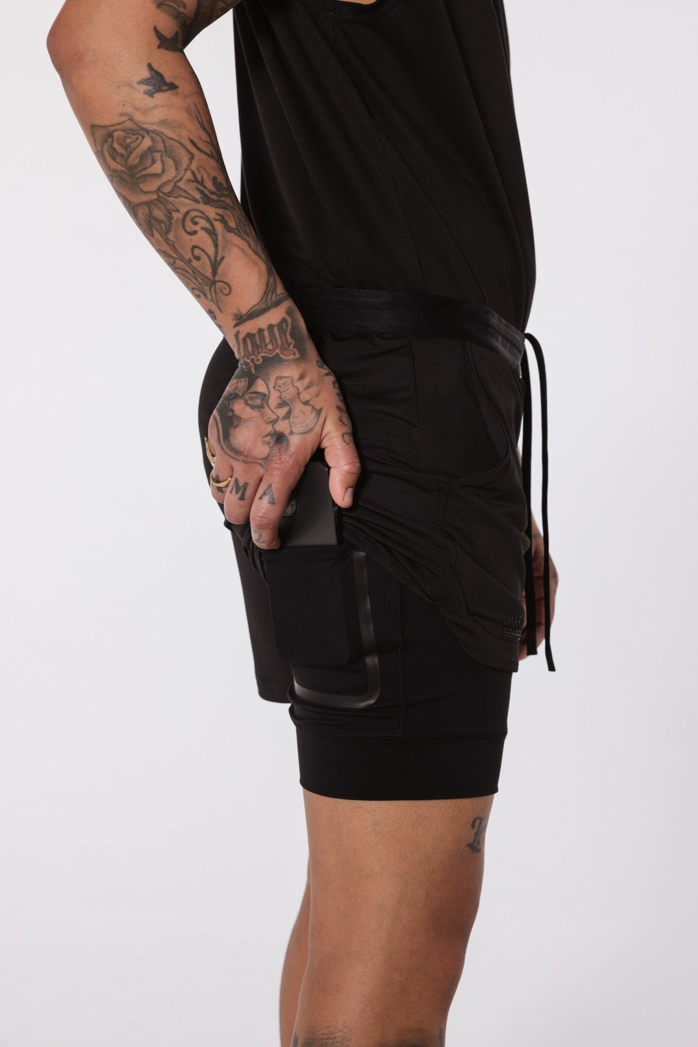 Hawaii 5 inch Short Black Out waist-to-knee pocket and liner detail