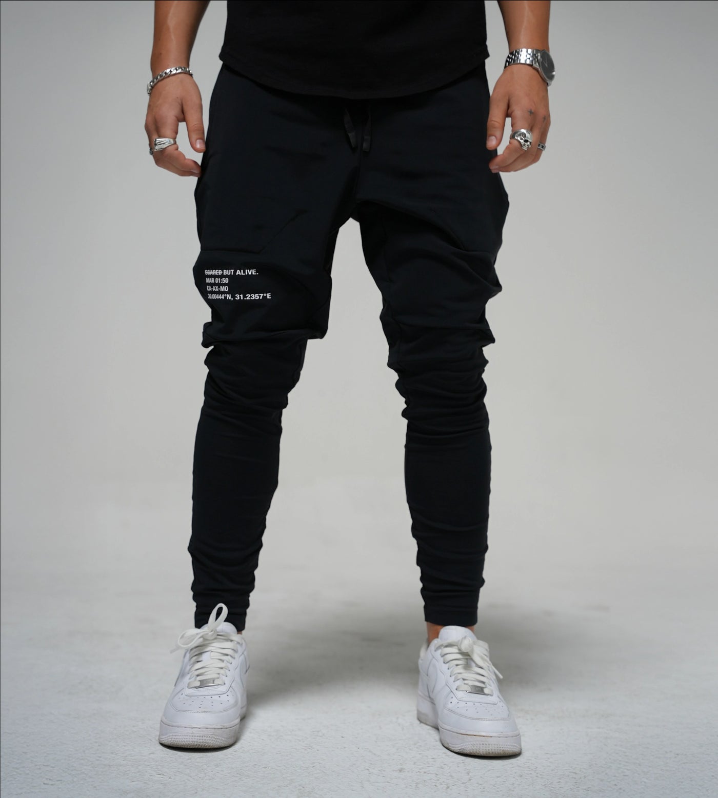 Tokyo Jogger Black Out front fit close crop