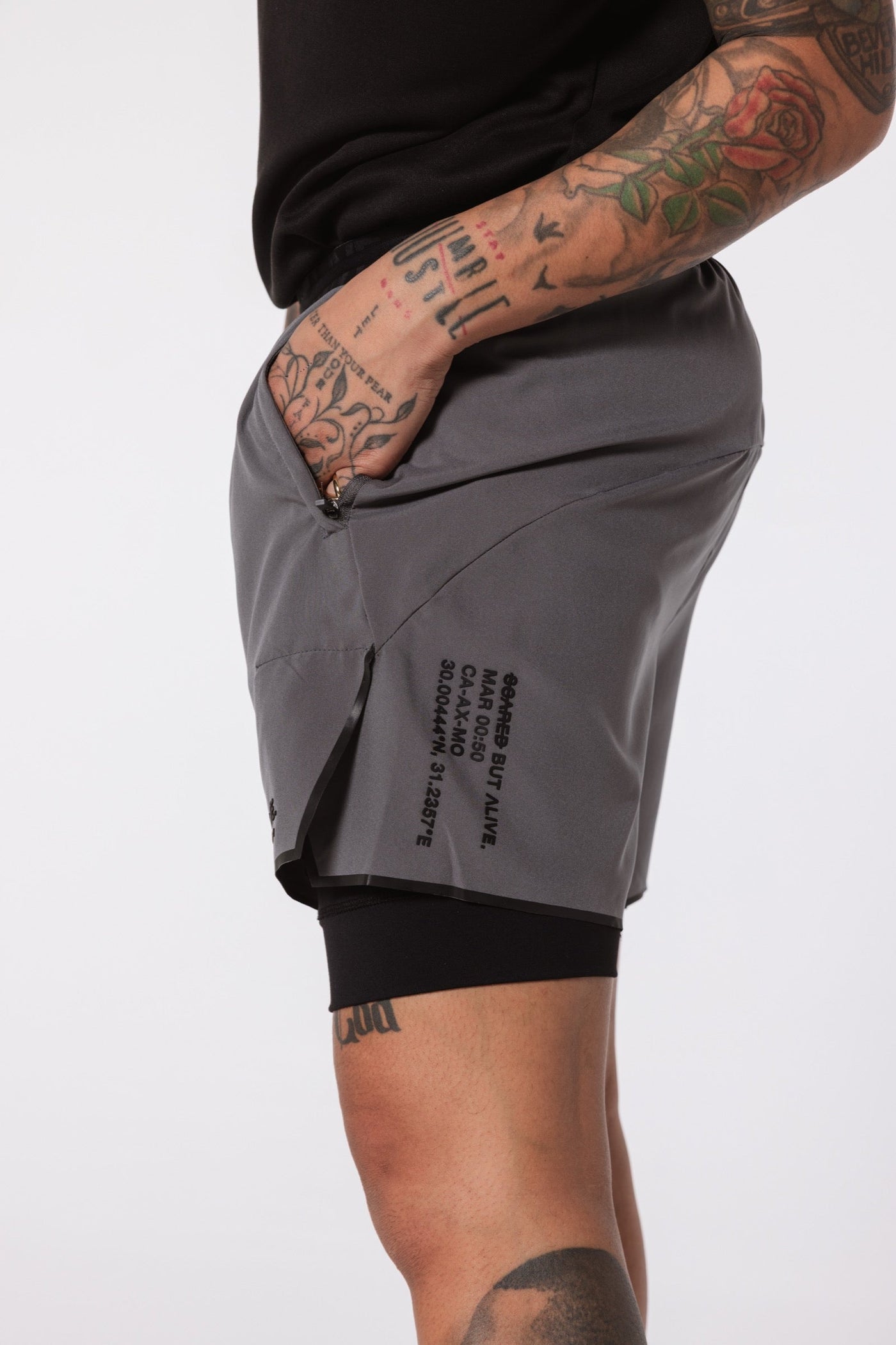 Berlin 7 inch Short Carbon Gray front logo and pocket detail