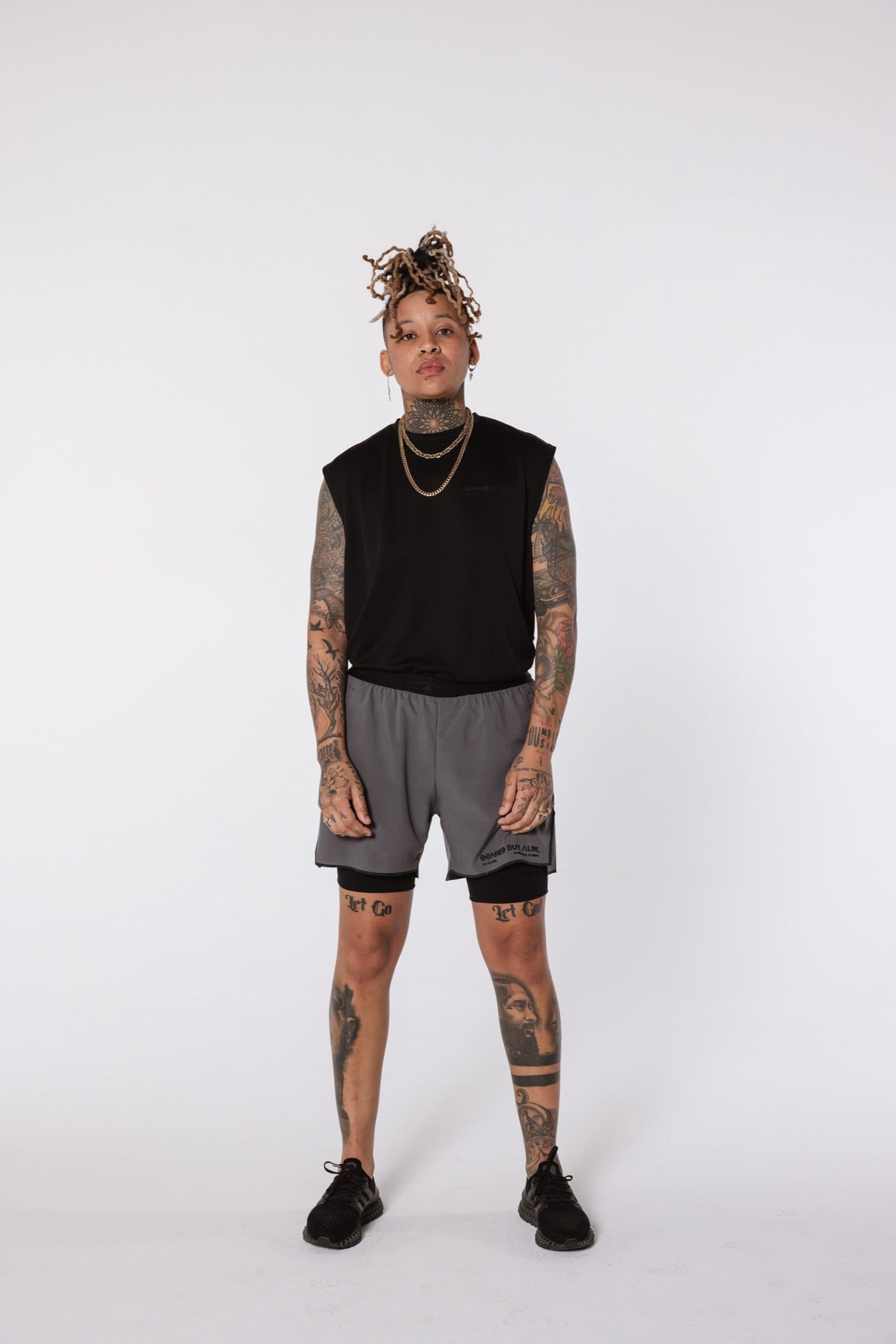 Berlin 7 inch Short Carbon Gray full model studio fit