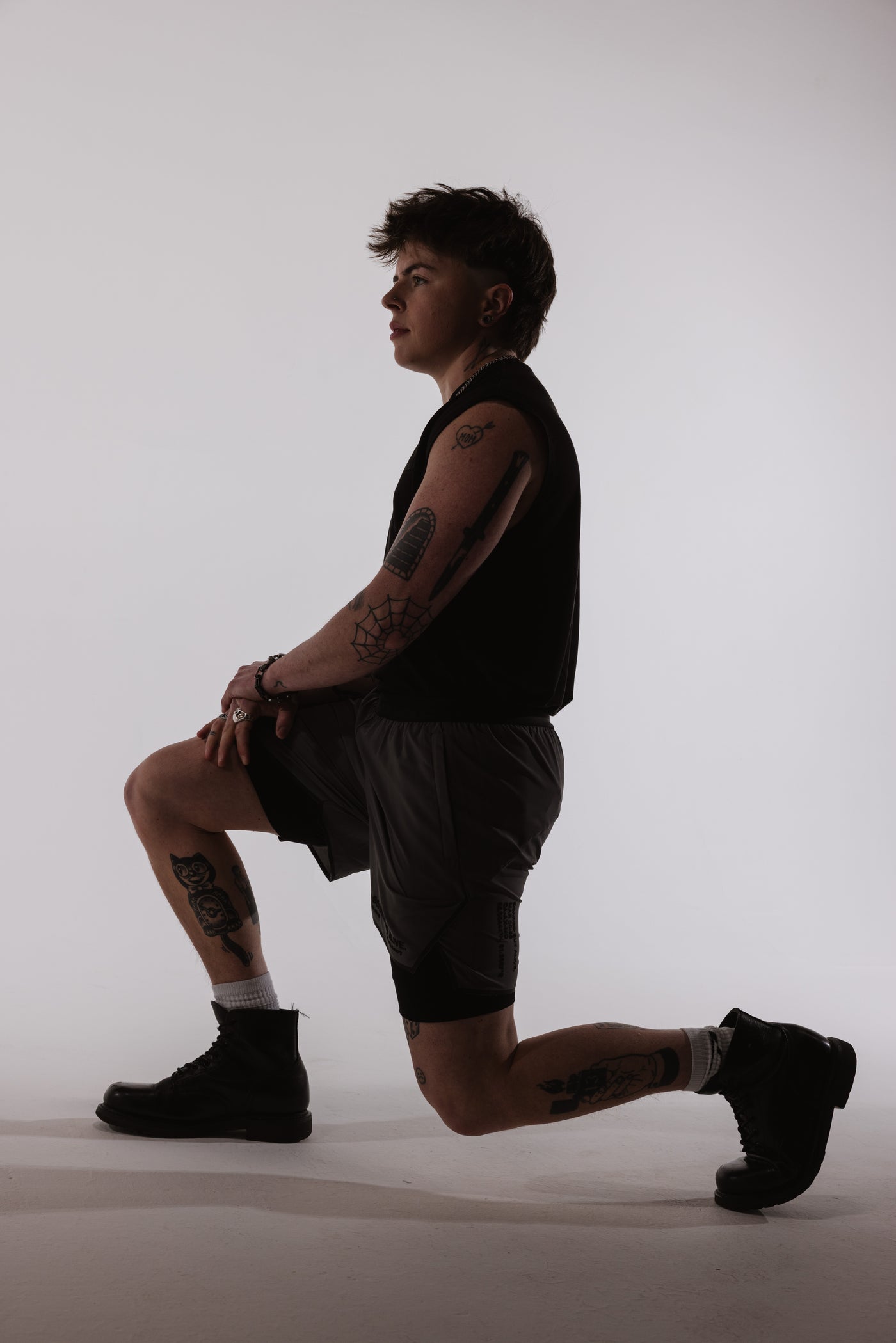 Berlin 7 inch Short Carbon Gray kneeling studio range