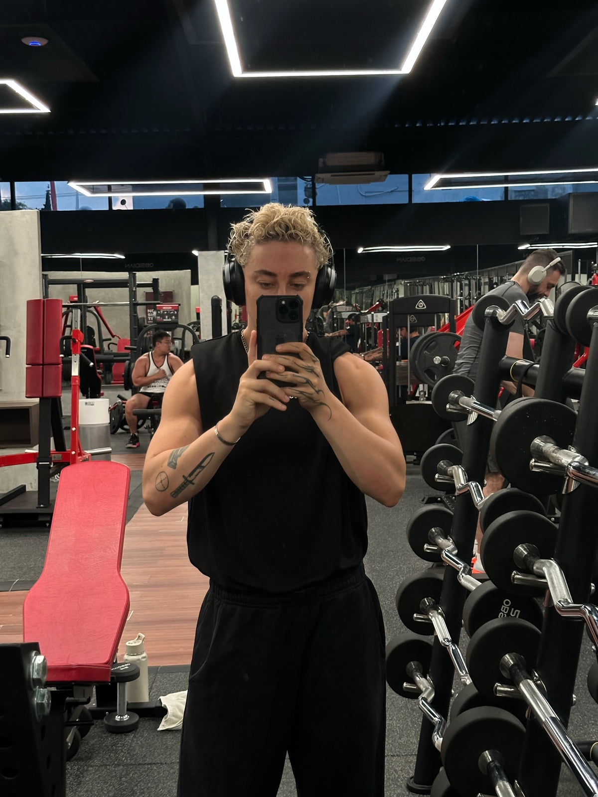 Stockholm Tank Black Out gym mirror fit
