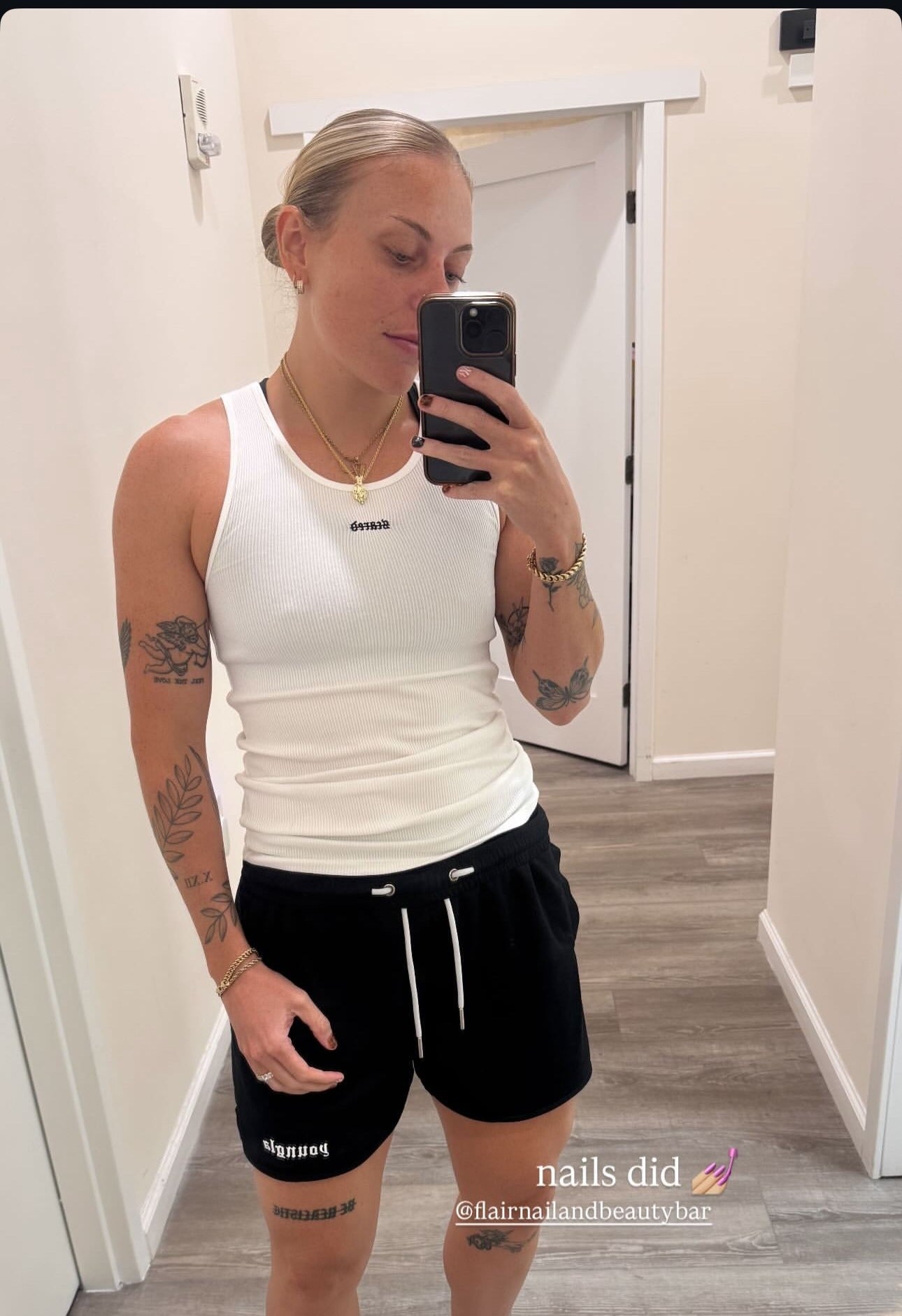 Ibiza Rib Tank White Space mirror fit cropped from knees up